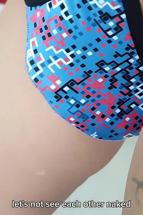 Een oliemassage verandert in een dubbele neukpartij door vastpinnen - ik verwachtte geen dildo in mijn kont