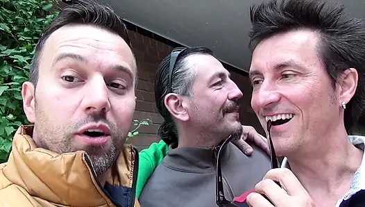 Seks anal threesome didobel penetrasi