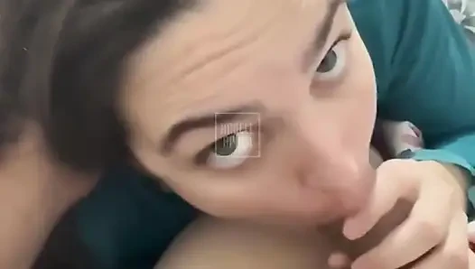Große Blondine Lehnt Niemals Einen Blowjob Ab