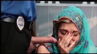 Heißes arabisches Mädchen gefickt im Büro