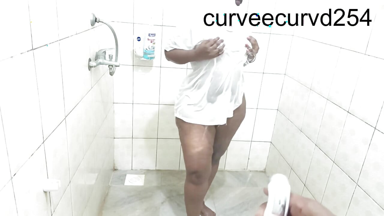 Nos Mojamos Twerked Chupados Y Follados: Romance De Baño