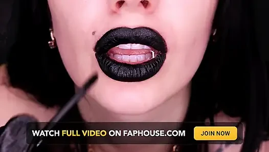Dame in schwarzer lippenhose WICHsen
