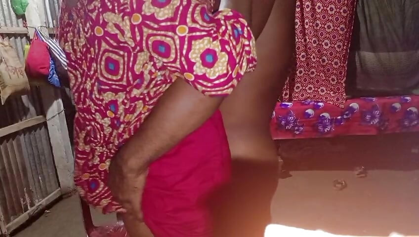 Desi-tante betrapt op masturberen en laat me haar dan hard neuken