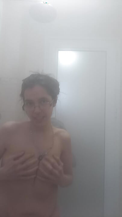 Hete douche tieten dansen