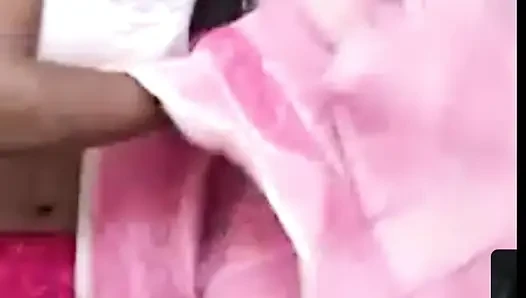 Gadis cantik india yang lagi sendirian pamer memek