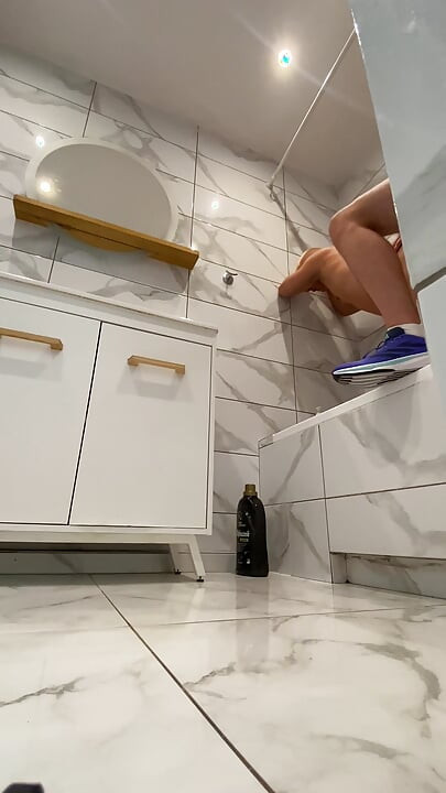 Seks u kupaonici, jebao sam svog prijatelja 1