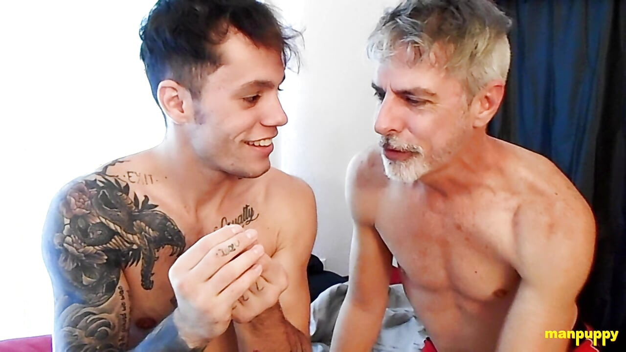 Richard Lennox และ Syd Blackheart สนุกกับควยของพวกเขา