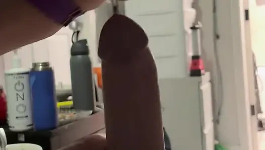 Tante seksi lagi asik nyepong kontol