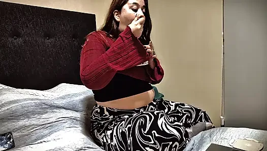Nicole'un Yatma Zamanı atıştırması: Soyunuyor, Azdırıyor Ve Büyük Yumuşak Göbeğimi Gösteriyor