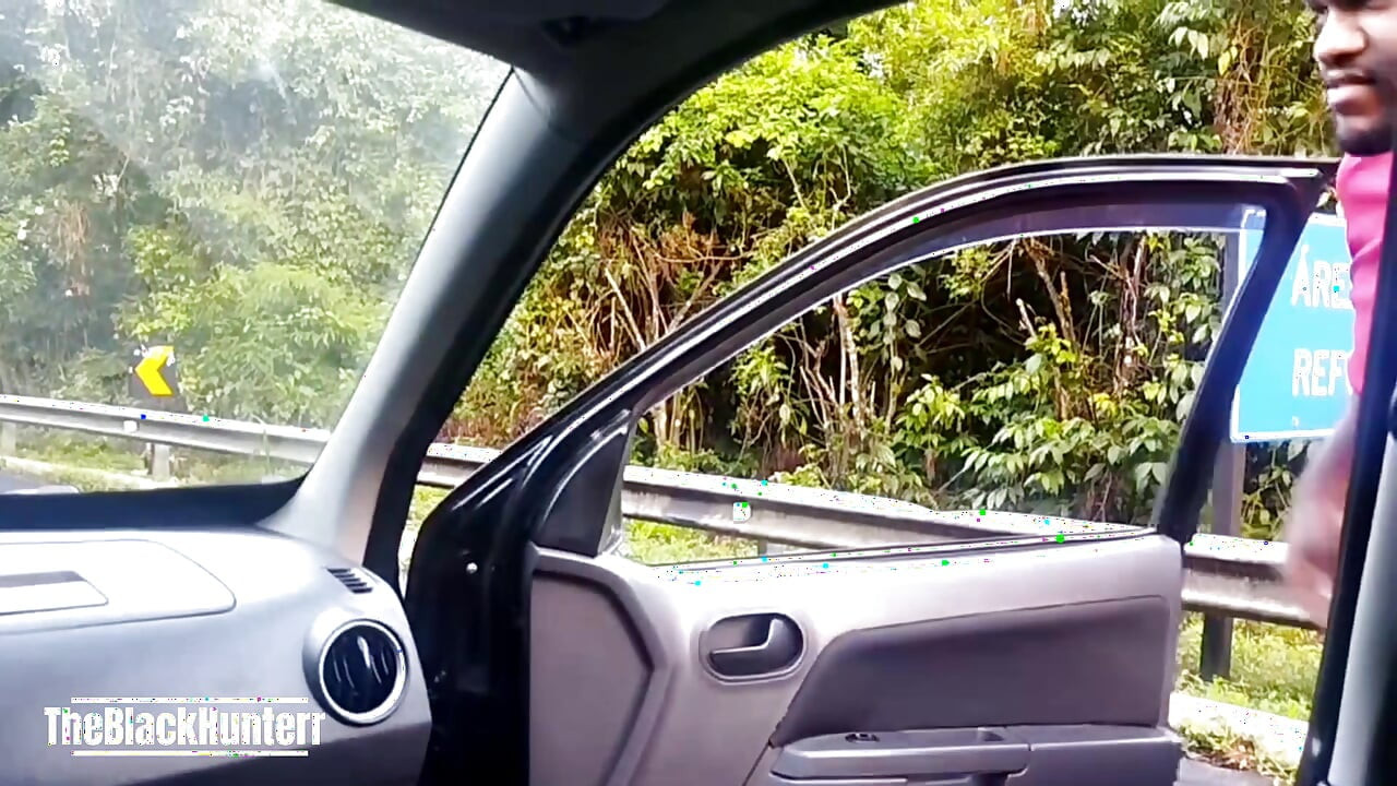 Worker Asks for a Ride to Go to the Beach and Gives It to the Driver