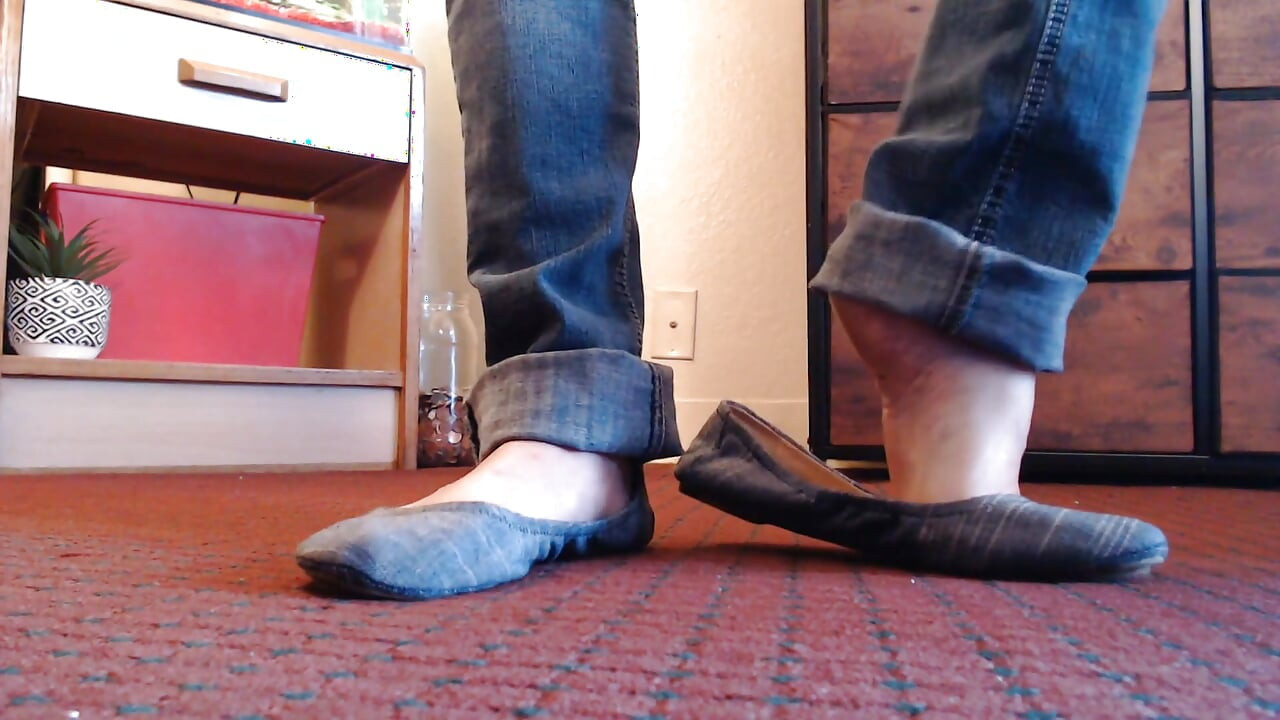 Toe Wiggles Dipping Ballet Flats Dirty