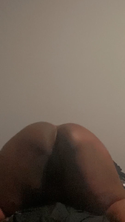 Crystal suka twerking