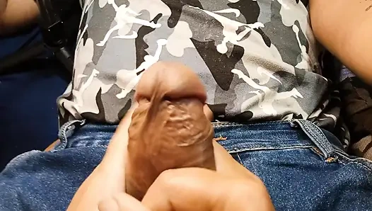 Die tochter meines schönen nachbarn gibt mir den besten handjob meines lebens