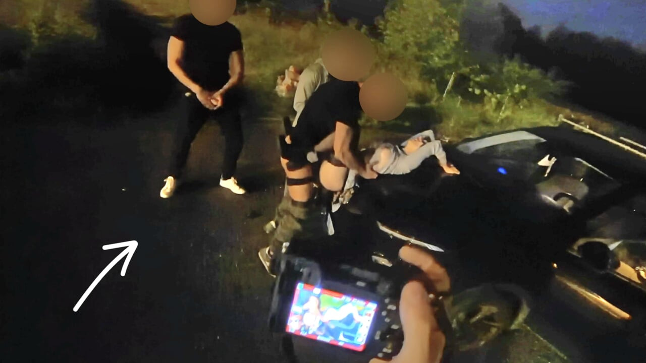 Истински аматьор, ТРИ КУРЧЕТА на паркинг. Моят ПЪРВИ СЕКС В КОЛА преживяване се превръща в ганг банг