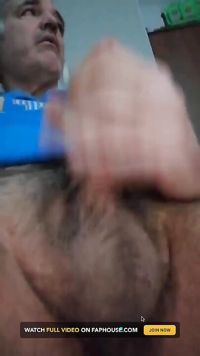 मेरा लंड सख्त और बड़ा होता जा रहा है!