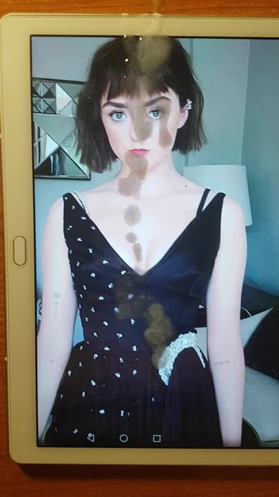 Maisie Williams CumTribute 4