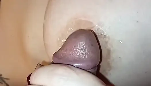 Spermaspritzen auf nippel