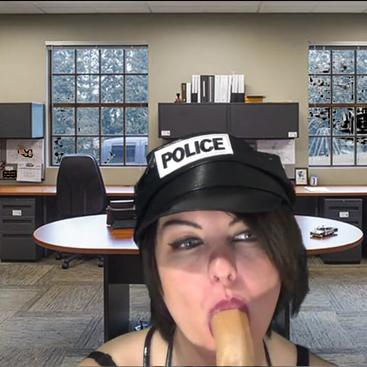 Mujer policía chupando polla arrestada