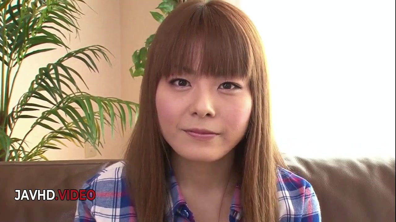 園崎アンリが官能的なJAVショーでアジア系美女がカメラの前でディルドで自分をからかう