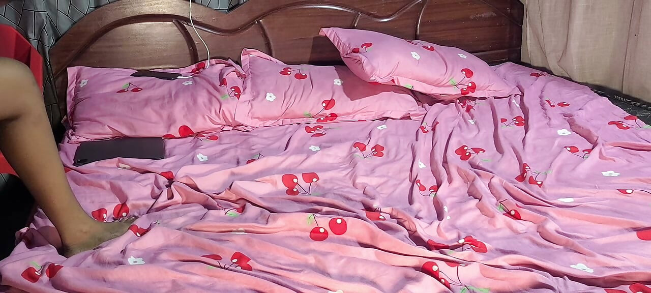 Playing with my boss in he’s bedroom fucking him up and down on his sweet bed