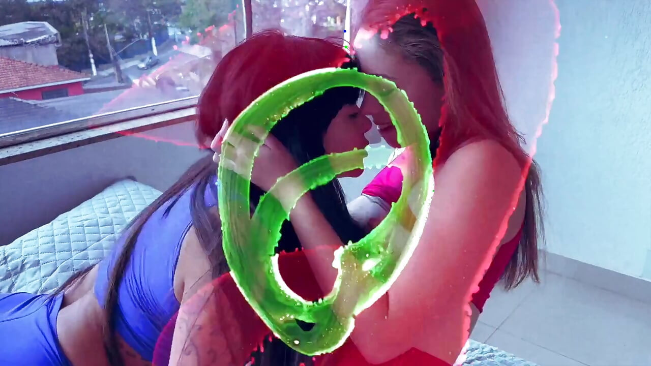 我的朋友太饥渴了, 不给她屁股, 她的丈夫离开了她, 我吃了她的屁股直到她高潮