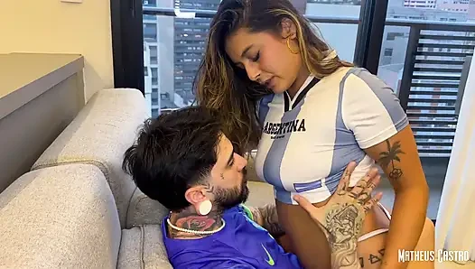 Cewek cantik Argentina teman brasilnya setelah pertandingan Piala Dunia