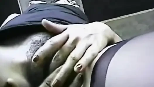 Baştan çıkarıcı esmer kızlar tutkuyla parmaklıyor ve şişe sikişiyor
