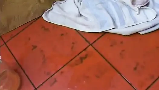 Amatör şişman kız dildoyla amını sıvazlıyor