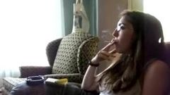 Elizabeth douglas อายุ 18 ปีเรียนรู้การสูบบุหรี่ virginia slims
