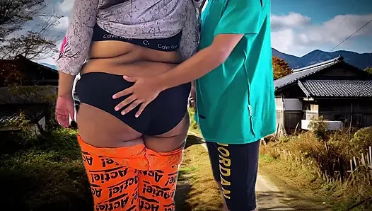 Seks tabu tetangga muslim pantat besar & memek besar teman-teman disetubuhi di jalan desa Mesir!