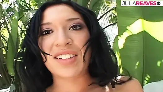 Ateşli kızlar sert uzun bir sikişten sonra yaraklarını emiyor