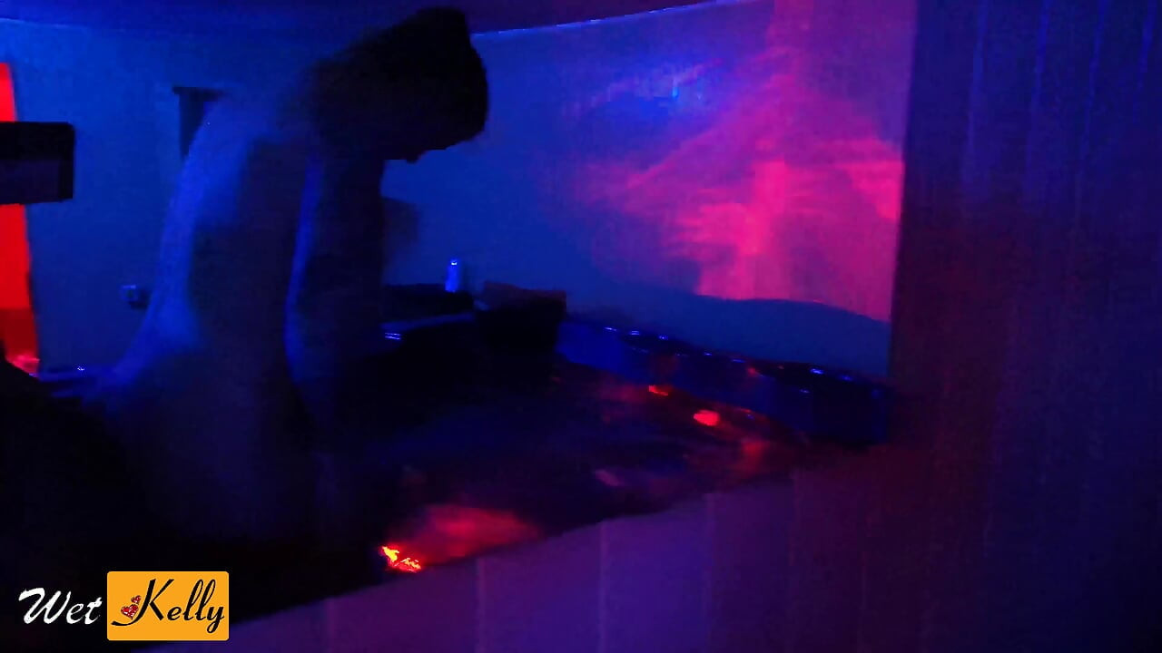 Hot Sex in Jacuzzi Witha Big Tits MILF