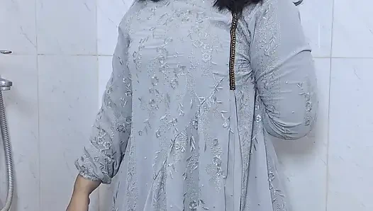 Hijab Sister in Law Clean Her Self After Making Out Behind Her Husband - Minokiiko
