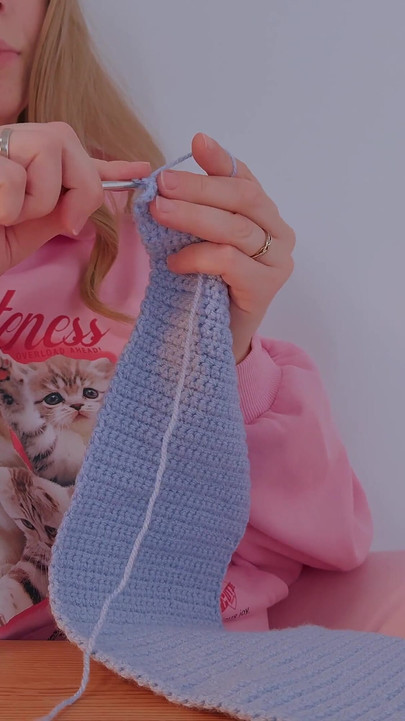 Curvy MILF with a Big Ass Checks How Rubbing Against the Desk Warms up Her Hairy Pussy.