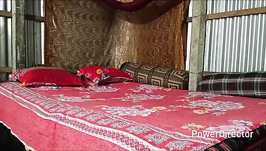 Üvey oğul üvey anne evde köyde götünü sikiyor