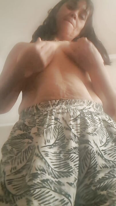 Mom's fingers entering the vagina