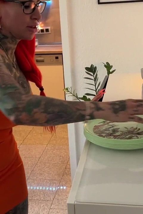 Przyrodni brat mojego męża zerżnięty na grillu!