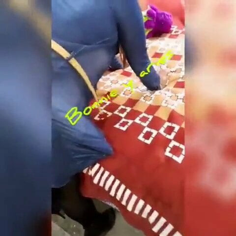 bajo su vestido