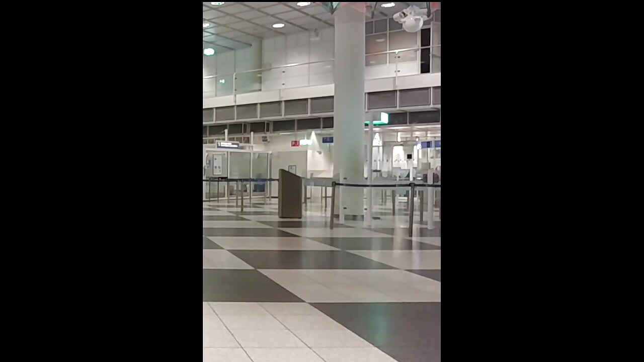 Jako dziwka Sissi na lotnisku w Monachium na drodze w pełnym ruchu podróży