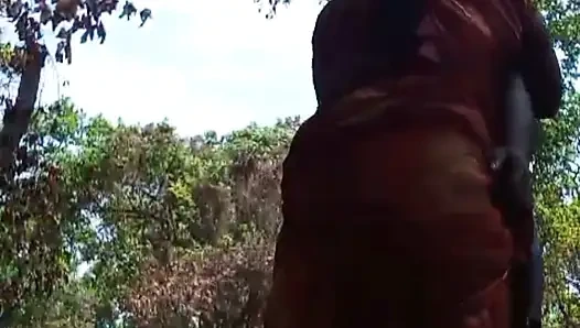 Chachi chacha ke saat sambandh bana rahi hai