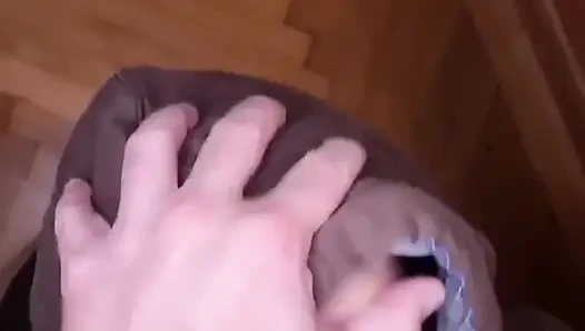 Blowjob disergap saat aku mencoba untuk menyerbu lemari es.