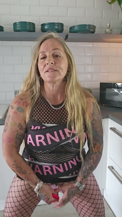 AVERTISMENT XXX Încercare Multi Dildo | Clip 1