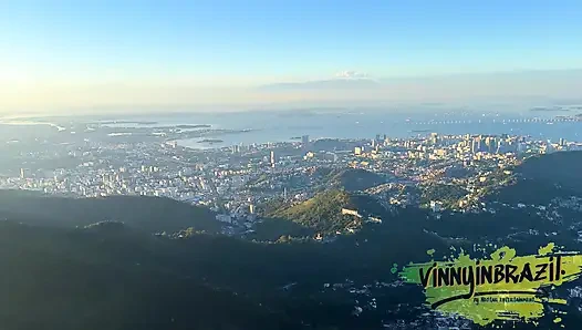 Bercinta Dengan Si Berambut Cokelat