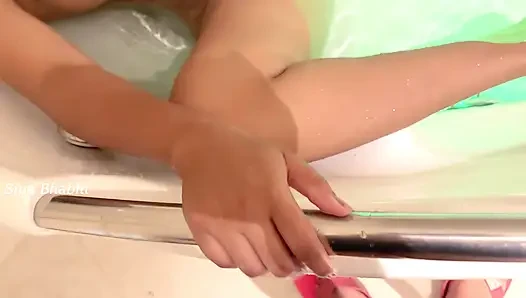Купающийся секс индийской бхабхи с боссом в командировке, хинди
