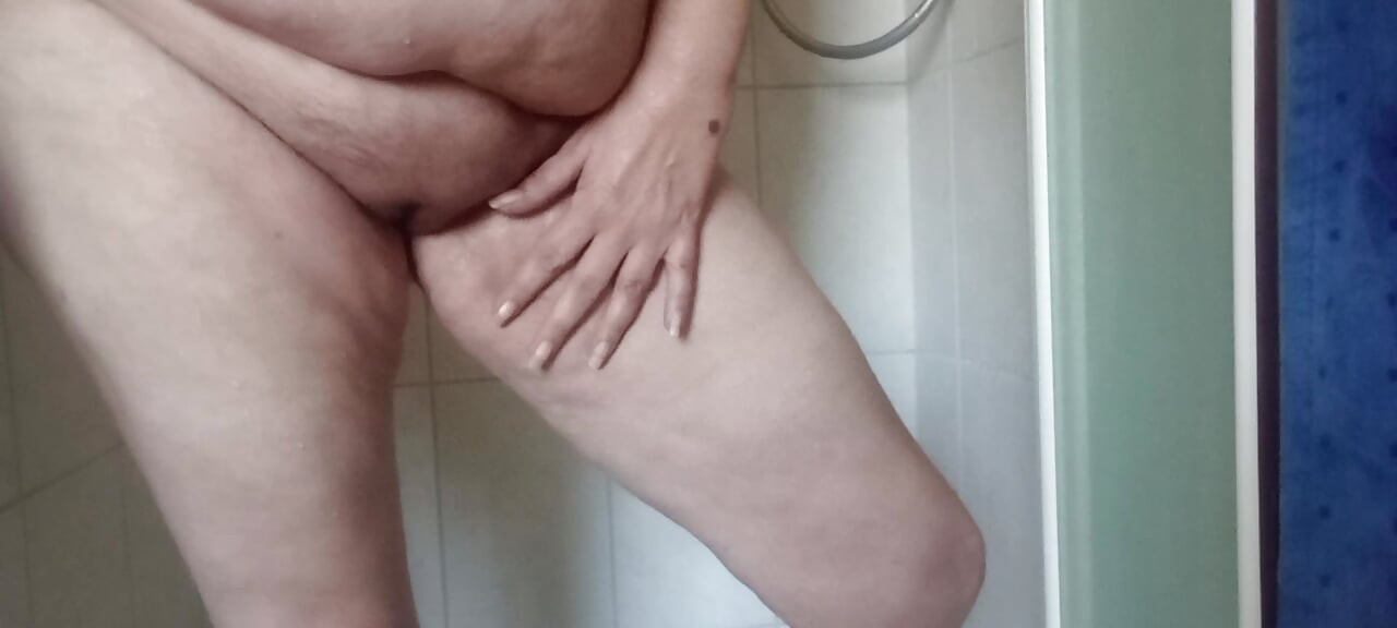 ¿Demasiado cerca? Mi mano se detiene allí mismo