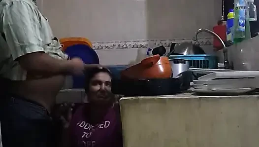Ngentot dan nyepong kontol karyawan di dapur