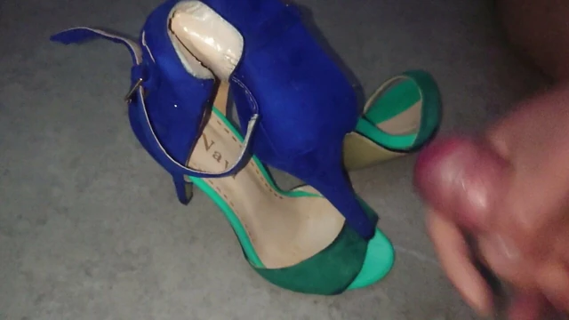 Fuck and cum high heeled sandals again