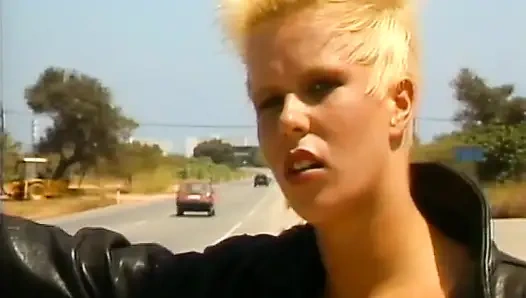 Винтажная немецкая анальная сцена с горячими шлюшками