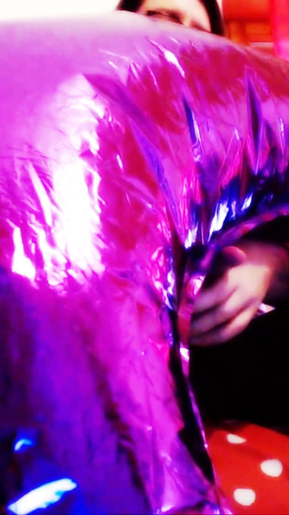 Latex-ritual: Die Spannung Des Riesen