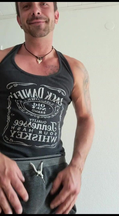 Big dick gets out and wanken